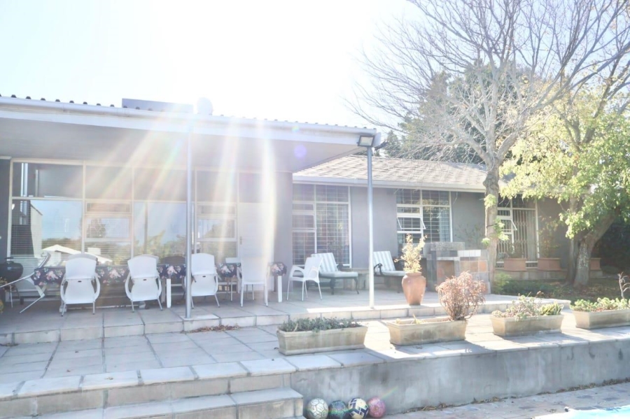 To Let 3 Bedroom Property for Rent in Loevenstein Western Cape